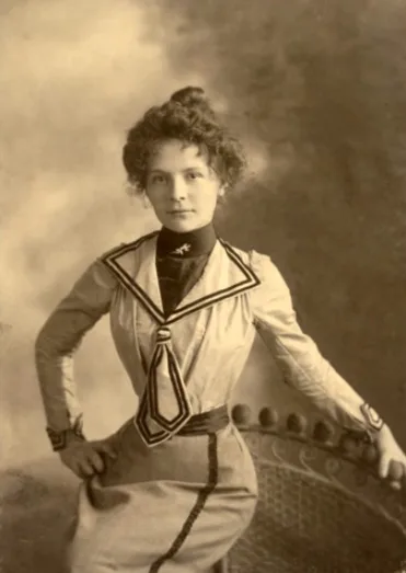 Vintage photos of Edwardian-era women in period-accurate clothing