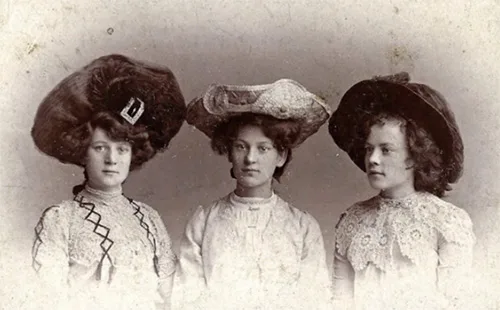 Vintage photos of Edwardian-era women in period-accurate clothing