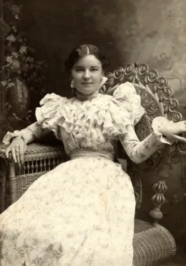 Vintage photos of Edwardian-era women in period-accurate clothing