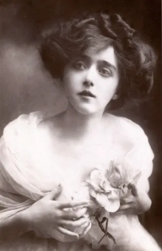 Vintage photos of Edwardian-era women in period-accurate clothing