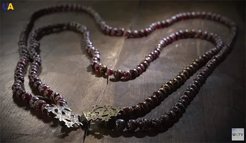 Ukrainian folk jewels – vintage and stylized modern necklaces (photos)