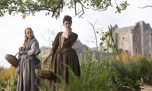 Stage costumes of Outlander series. Scottish outfits of Claire Fraser in Season 1
