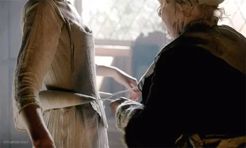 Stage costumes of Outlander series. Scottish 18th-century clothing of Claire Fraser