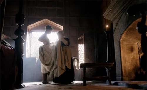 Stage costumes of Outlander series. Scottish 18th-century clothing of Claire Fraser