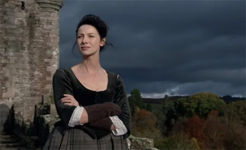 Stage costumes of Outlander series. Scottish 18th-century clothing of Claire Fraser