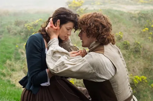 Stage costumes of Outlander series. Scottish 18th-century clothing of Claire Fraser