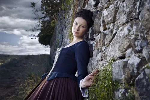 Stage costumes of Outlander series. Scottish 18th-century clothing of Claire Fraser