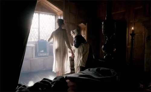 Stage costumes of Outlander series. Scottish 18th-century clothing of Claire Fraser