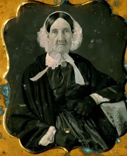 Photos of adorable European elderly women born in the 1700s