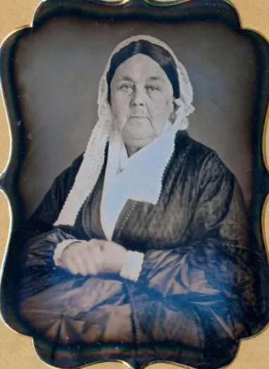 Old photos of adorable European elderly women born in 1700s