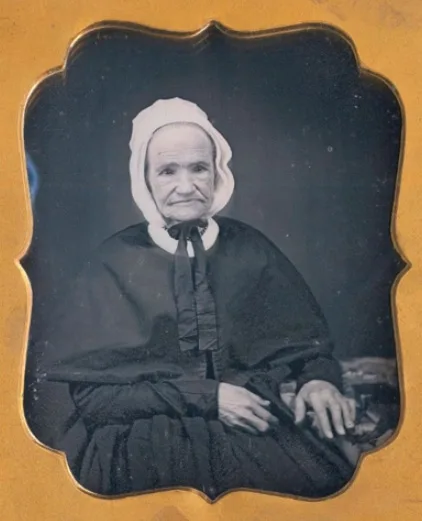 Old photos of adorable European elderly women born in 1700s