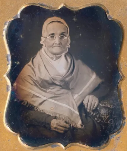 Old photos of adorable European elderly women born in 1700s