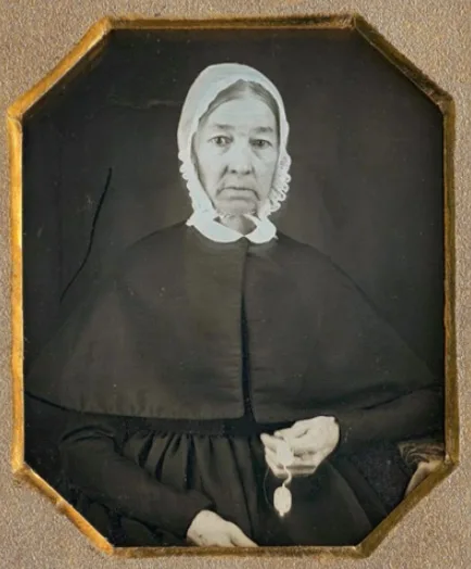 Old photos of adorable European elderly women born in 1700s
