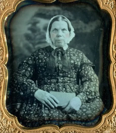 Old photos of adorable European elderly women born in 1700s