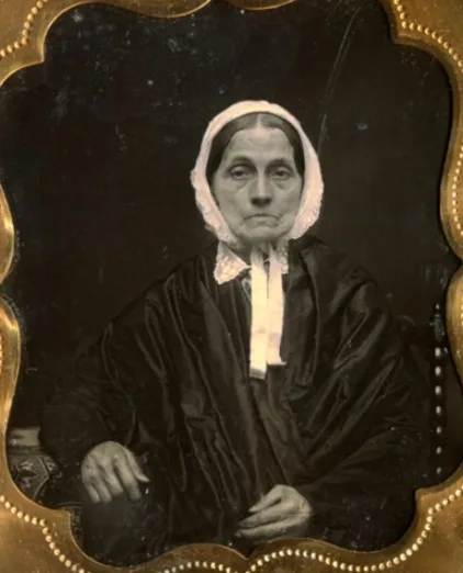 Old photos of adorable European elderly women born in 1700s