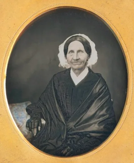 Old photos of adorable European elderly women born in 1700s