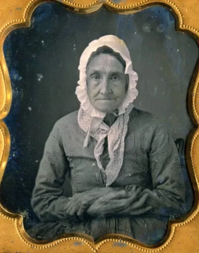 Old photos of adorable European elderly women born in 1700s
