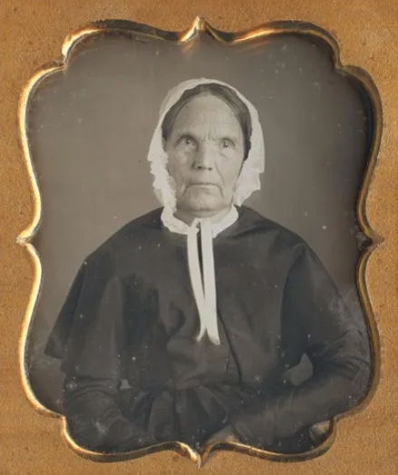 Old photos of adorable European elderly women born in 1700s