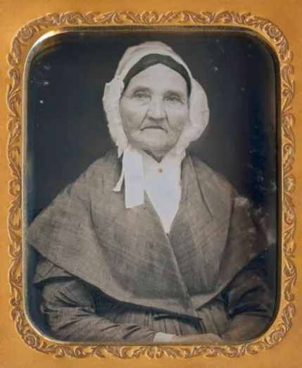 Old photos of adorable European elderly women born in 1700s