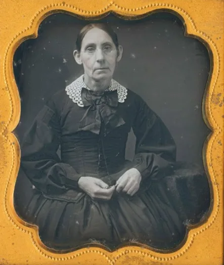 Old photos of adorable European elderly women born in 1700s