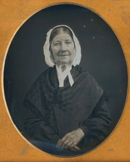 Old photos of adorable European elderly women born in 1700s