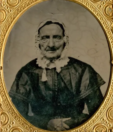 Old photos of adorable European elderly women born in 1700s