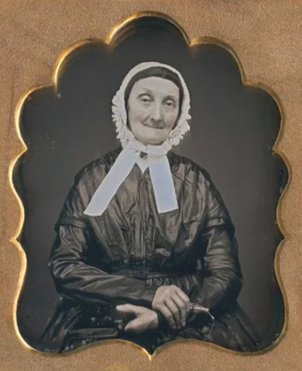 Old photos of adorable European elderly women born in 1700s