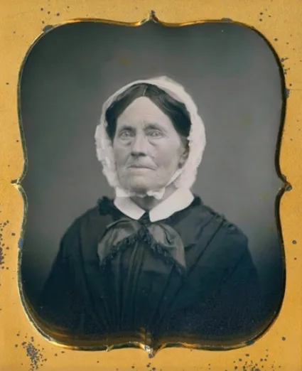 Old photos of adorable European elderly women born in 1700s