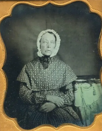 Old photos of adorable European elderly women born in 1700s