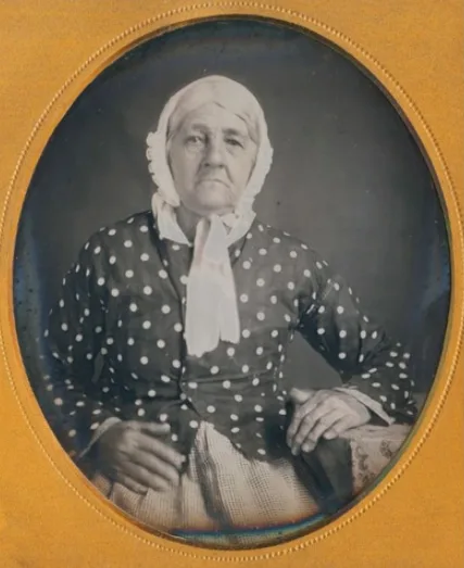 Old photos of adorable European elderly women born in 1700s