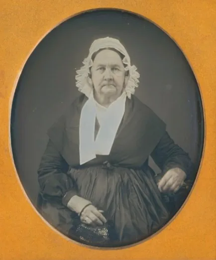 Old photos of adorable European elderly women born in 1700s