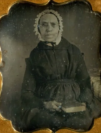 Old photos of adorable European elderly women born in 1700s