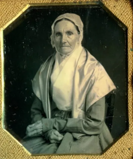 Old photos of adorable European elderly women born in 1700s