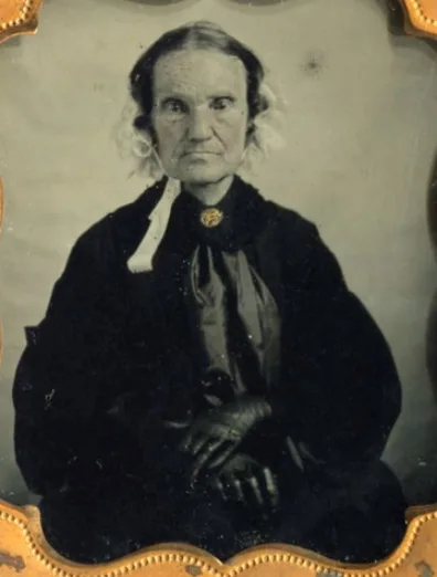 Old photos of adorable European elderly women born in 1700s
