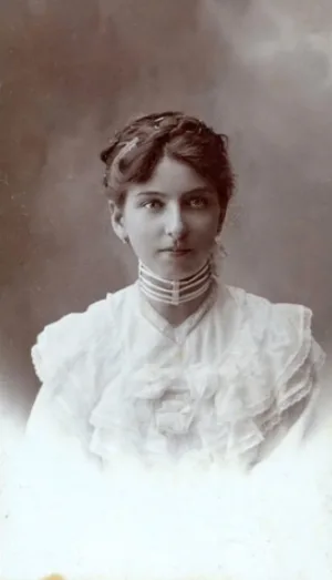 Vintage photos of Hungarian ladies from early 1900s