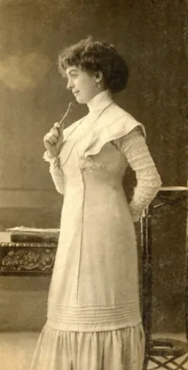 Vintage photos of Hungarian ladies from early 1900s