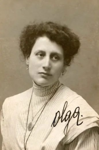 Vintage photos of Hungarian ladies from early 1900s