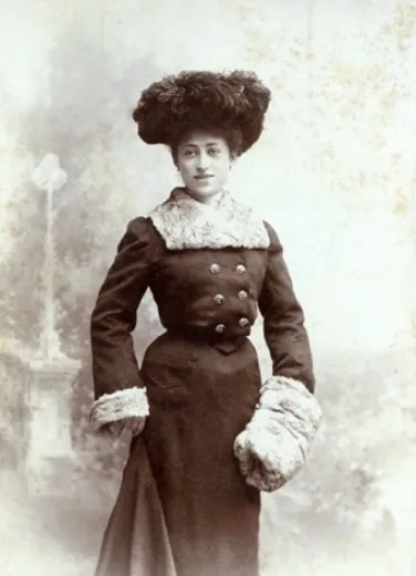 Vintage photos of Hungarian ladies from early 1900s