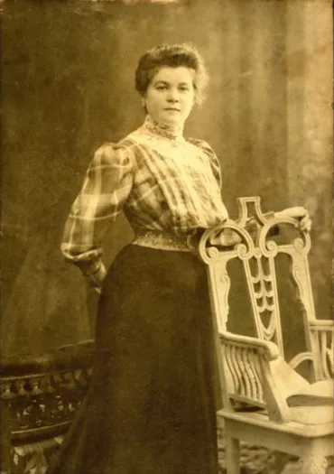 Vintage photos of Hungarian ladies from early 1900s