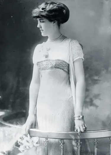 Vintage photos of women from Belle Époque
