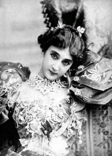 Vintage photos of women from Belle Époque
