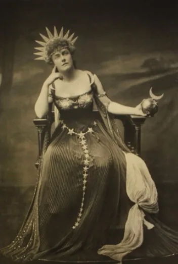 Vintage photos of women from Belle Époque