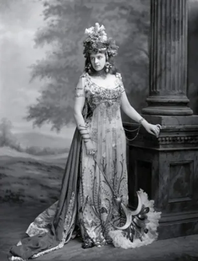 Vintage photos of women from Belle Époque