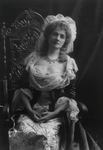 Vintage photos of women from Belle Époque