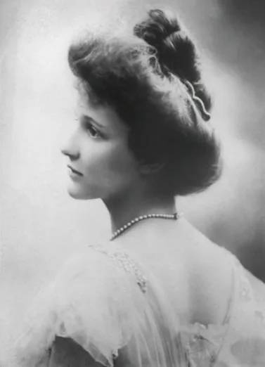 Vintage photos of women from Belle Époque