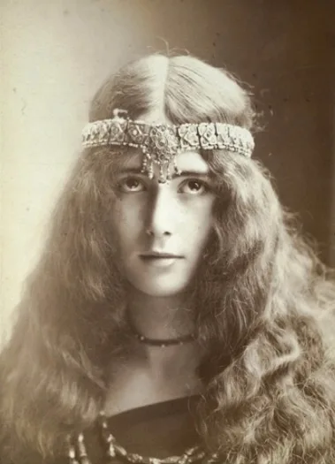 Vintage photos of women from Belle Époque