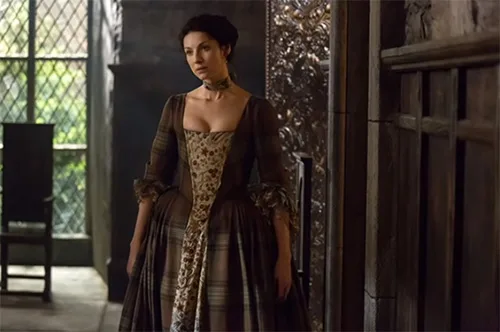 Stage costumes in Outlander series. More Scottish 18th-century clothing of Claire Fraser