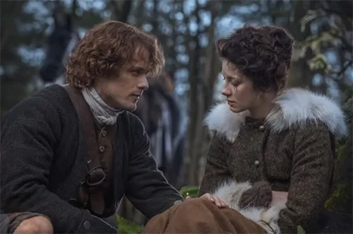 Stage costumes of Outlander series. Scottish 18th-century clothing of Claire Fraser