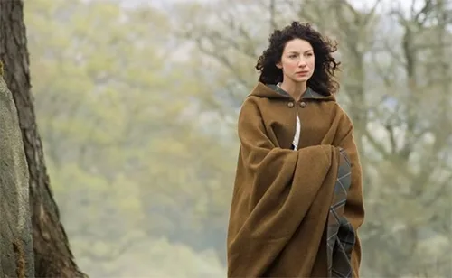 Stage costumes of Outlander series. Scottish 18th-century clothing of Claire Fraser