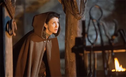 Stage costumes of Outlander series. Scottish 18th-century clothing of Claire Fraser